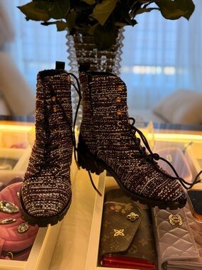 Tory Burch Tweed Wool Lug Sole Boot Combat Boot Chunky Block
Heel 7 US